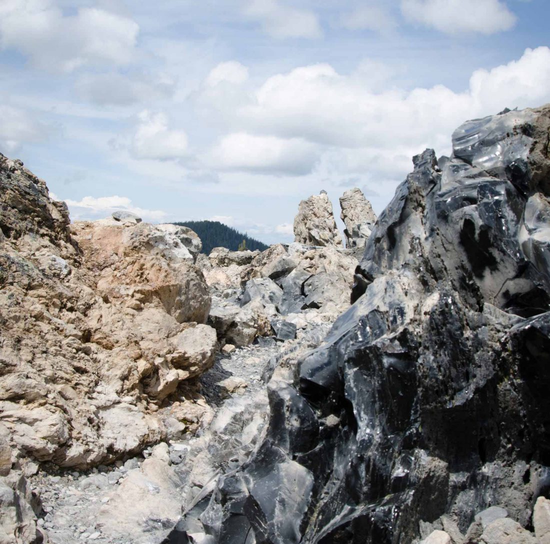 obsidian-flow-in-the-clouds-P6UPDM7.jpg